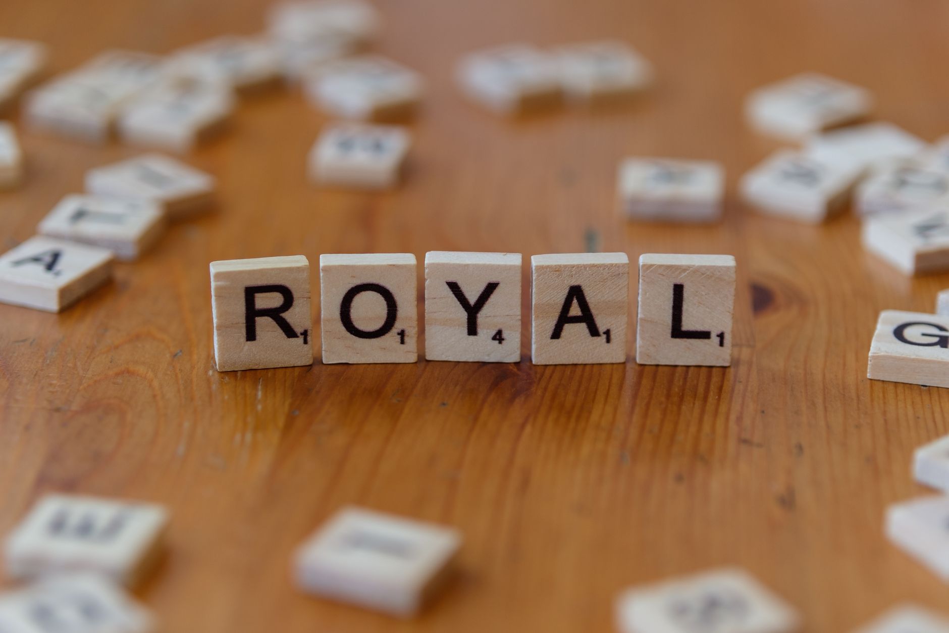 Roguelike Strategy Crown Must Hold: Is It Worth Your Time?